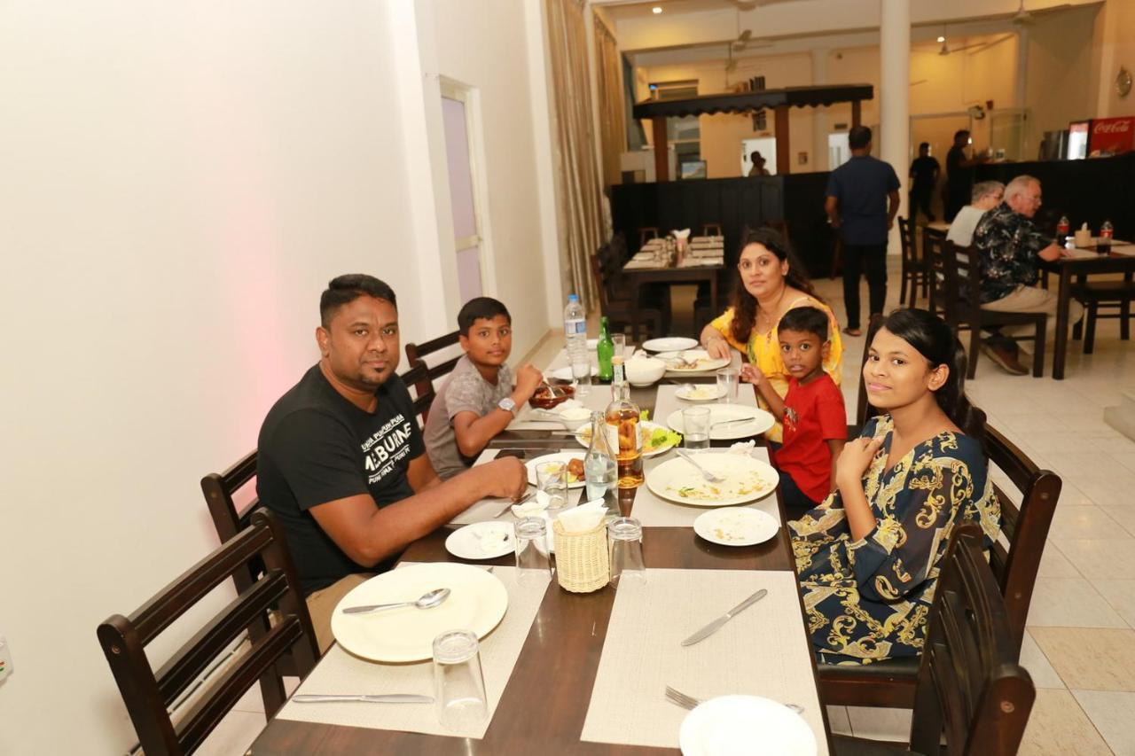 Coconut Primitive Otel Negombo Dış mekan fotoğraf